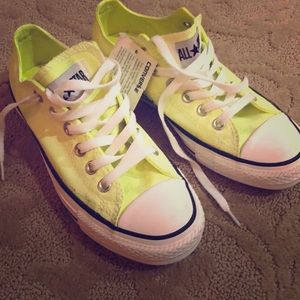 Brand new. CONVERSE  ALL STARS size7